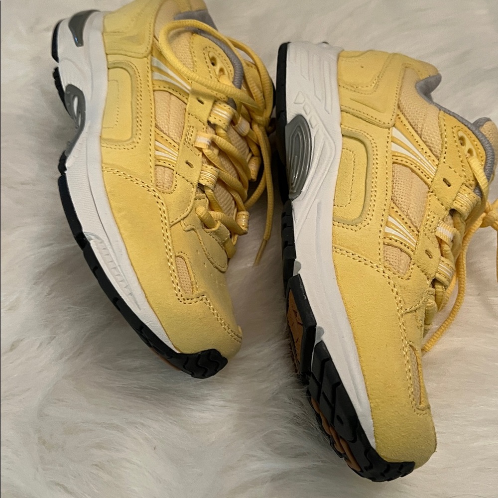 Ladies Vionic 23 Walking shoe. Sunshine yellow suede and mesh. W width.
